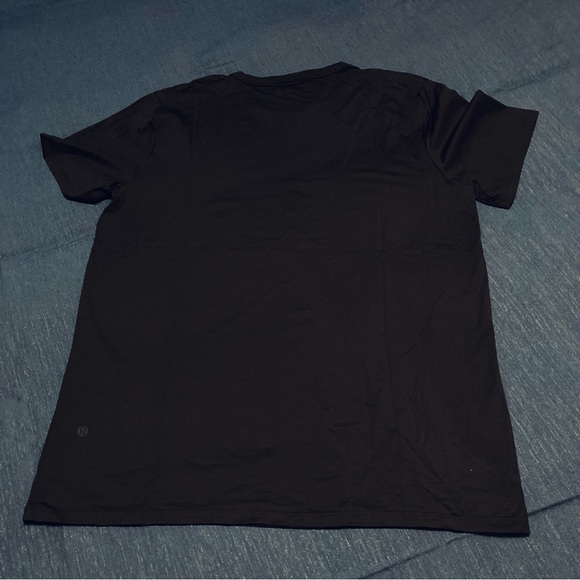 Lululemon Short Sleeve Relaxed Fit T Shirt - Picture 4 of 4